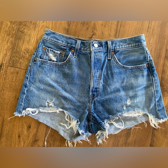 Never worn 501 Levi Shorts - Picture 1 of 3